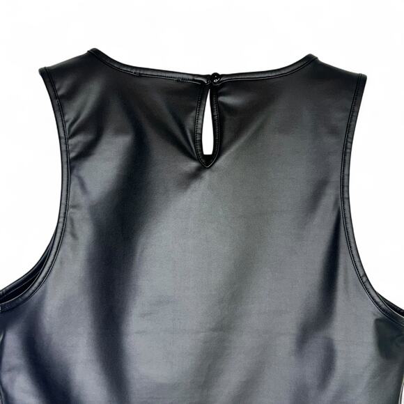 Olive + Oak Women's Sleeveless Cropped Faux Leather Top L Black Vegan Leather - Picture 4 of 10